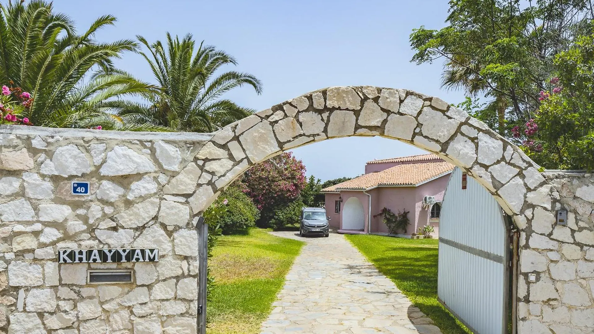 Cubo'S Beachfront Villa Khayyam El Faro