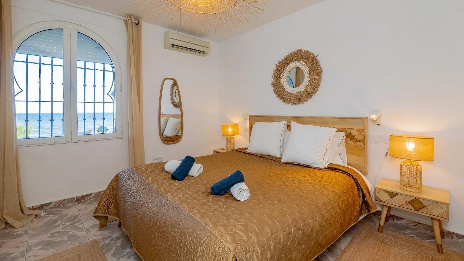 Cubo'S Beachfront Villa Khayyam El Faro