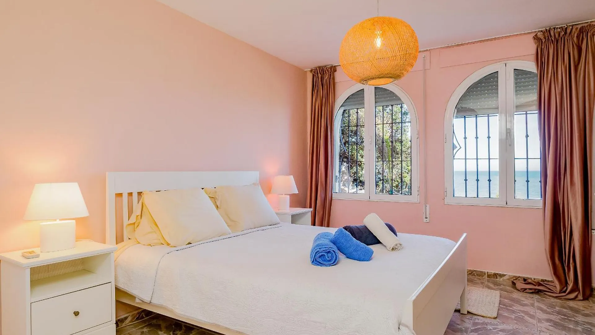 Cubo'S Beachfront Villa Khayyam El Faro