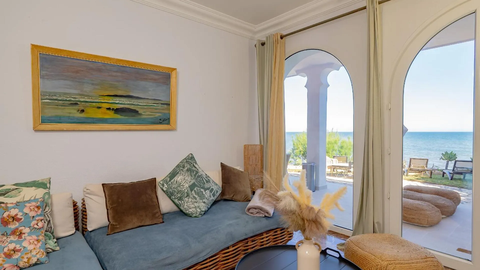 Cubo'S Beachfront Villa Khayyam El Faro