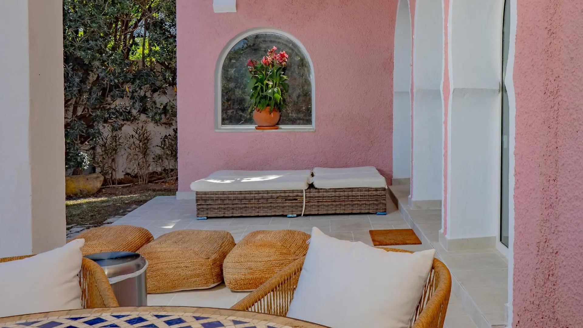 Cubo'S Beachfront Villa Khayyam El Faro