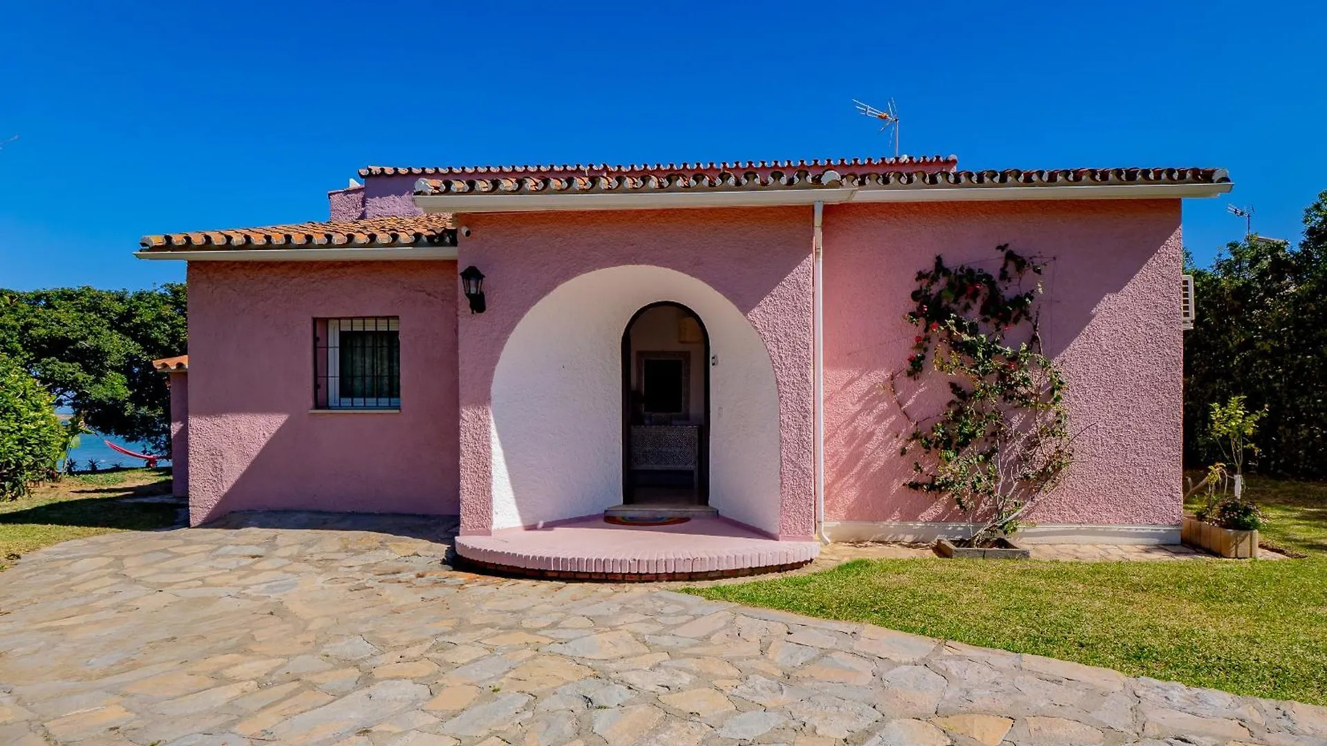 Cubo'S Beachfront Villa Khayyam El Faro 0*,
