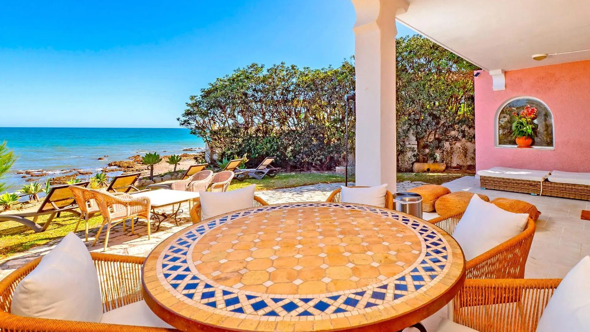Cubo'S Beachfront Villa Khayyam El Faro إسبانيا