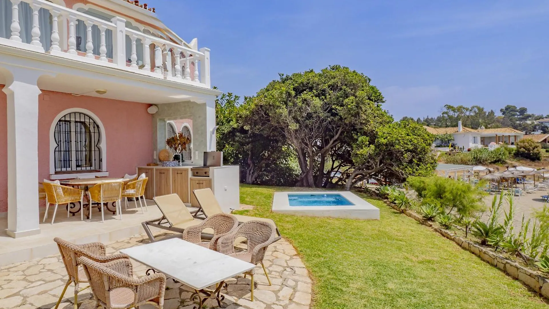 Cubo'S Beachfront Villa Khayyam El Faro